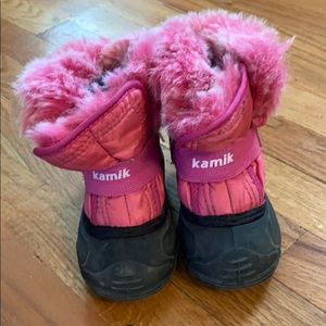 Girls pink snow boots